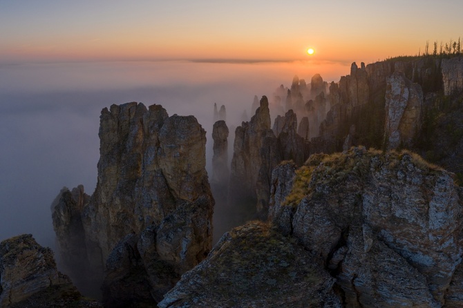 © Алексей Харитонов (Россия) «Над колоннами Сиин». Река Синяя (Сиин – по-якутски) – приток Лены. Высокая оценка жюри в категории видео «Природа» | Drone Photo Awards 2021