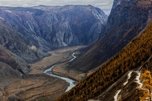 «Перевал Кату- Ярык», фотограф Андрей. Опасный спуск 3,9 км в долину реки Чулышман и к югу Телецкого озера (виден справа на фото). Горный Алтай. Россия. фото 12