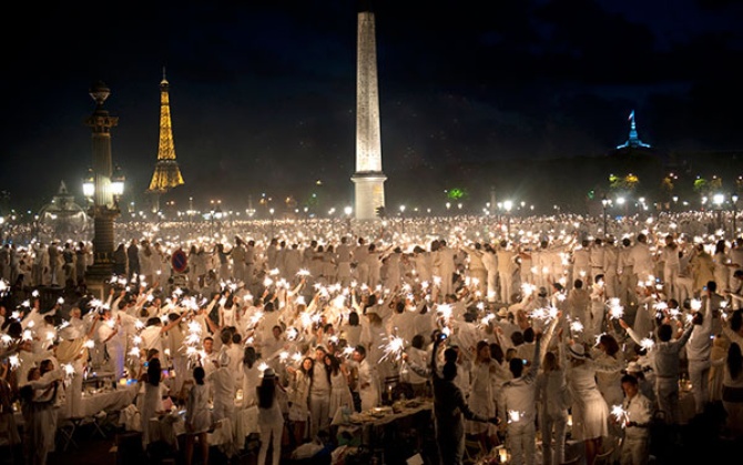 Париж, Dîner en Blanc