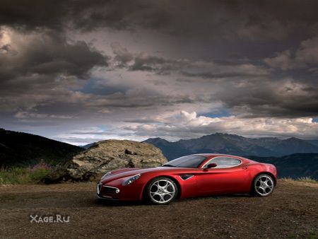 Итальянка Alfa 8C Competizione