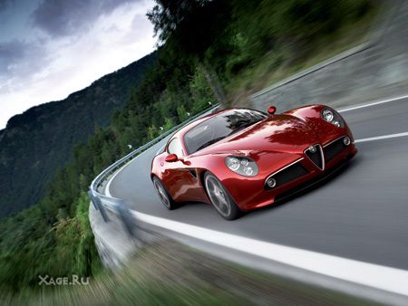 Итальянка Alfa 8C Competizione